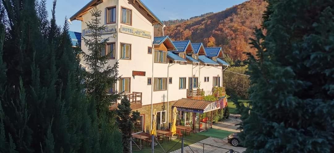 Hotel All Times Timisu de Jos Buitenkant foto