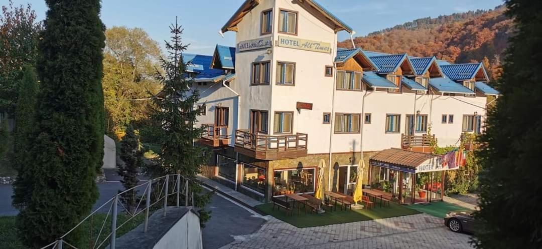 Hotel All Times Timisu de Jos Buitenkant foto