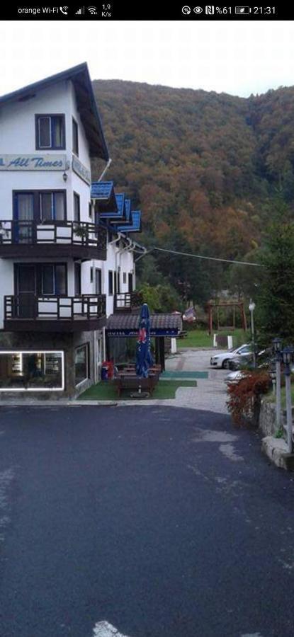 Hotel All Times Timisu de Jos Buitenkant foto